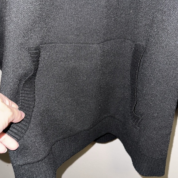 Torrid Breast Cancer Awareness Sequined Lips Sweater Size 3 - Picture 5 of 7